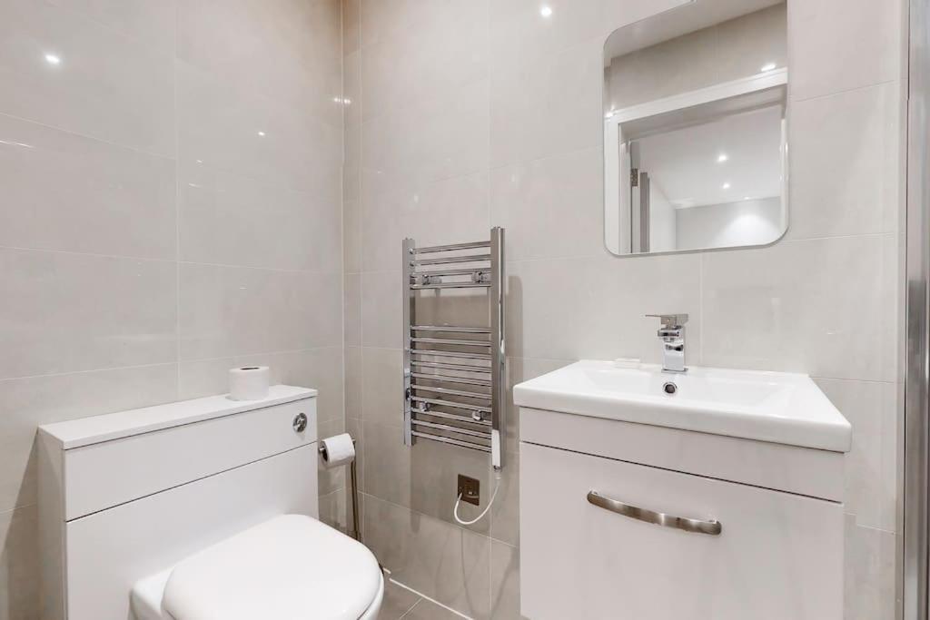 Stylish 2Bed Flat 10Min To Wimbledon Tennis Courts Londra Exterior foto